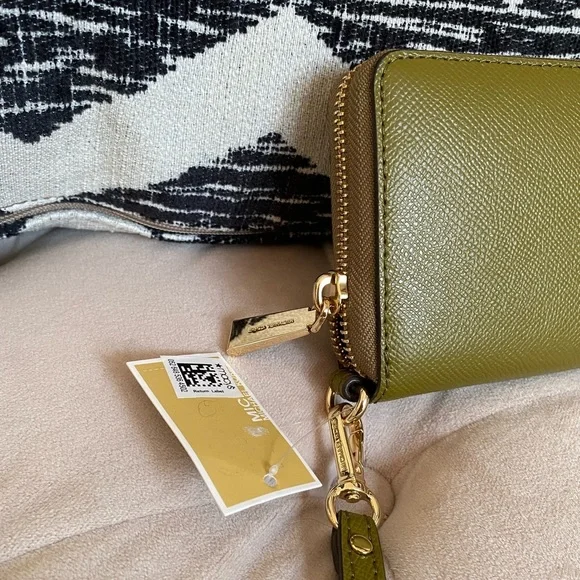 Michael Kors Jet Set Pistachio Green Travel Continental Leather Wallet - Picture 11 of 13